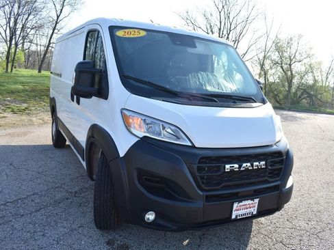 Used 2025 RAM ProMaster 2500 w/ Convenience Group FWD image 10