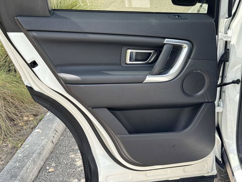 Used 2019 Land Rover Discovery Sport HSE AWD/4WD image 13