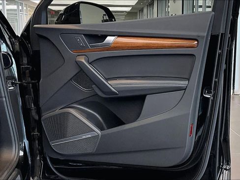 Used 2023 Audi Q5 2.0T Prestige w/ Prestige Package image 24