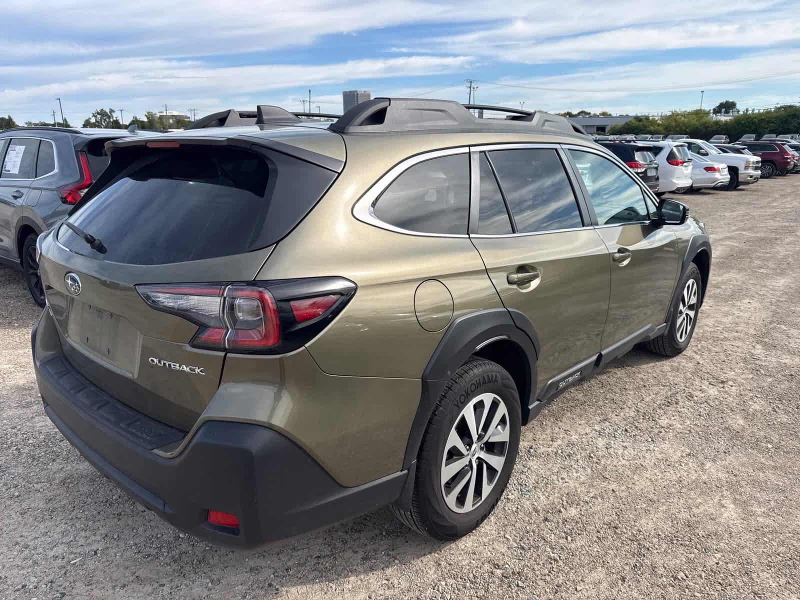 Certified 2025 Subaru Outback Premium w/ Popular Package #1A AWD/4WD image 3