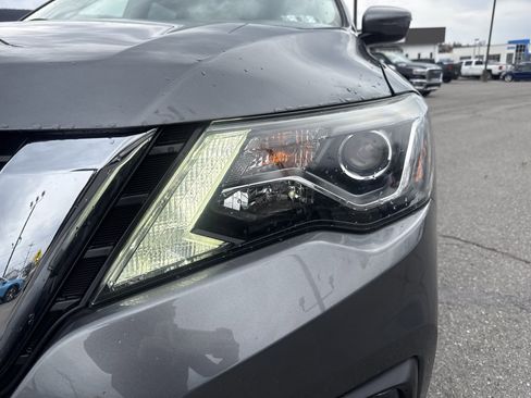 Used 2020 Nissan Pathfinder SV image 10