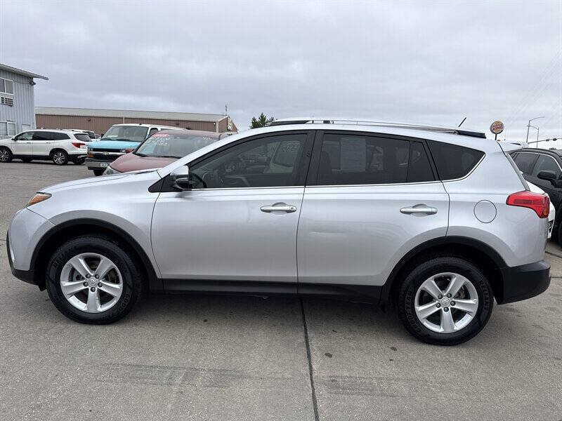 Used 2014 Toyota RAV4 XLE AWD/4WD image 3