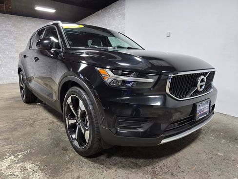 Used 2019 Volvo XC40 T5 Momentum image 4