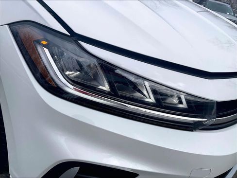 Certified 2025 Volkswagen Jetta SE w/ Black Wheel Package image 31