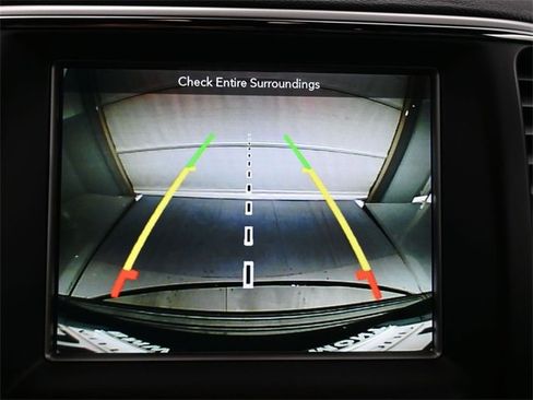 Used 2018 Jeep Grand Cherokee Altitude image 3