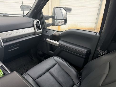 Used 2022 Ford F350 Lariat w/ Black Appearance Package image 11