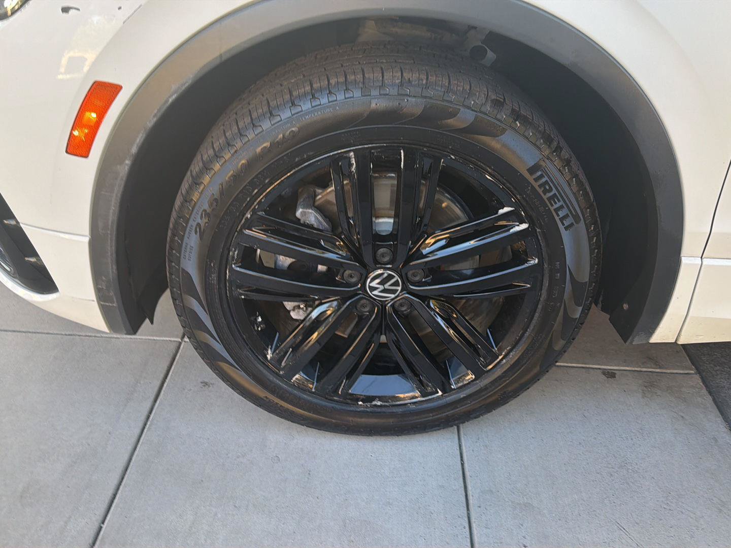 Certified 2022 Volkswagen Tiguan SE R-Line FWD image 13