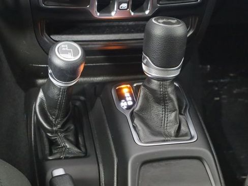 Used 2022 Jeep Wrangler Unlimited Sport AWD/4WD image 27