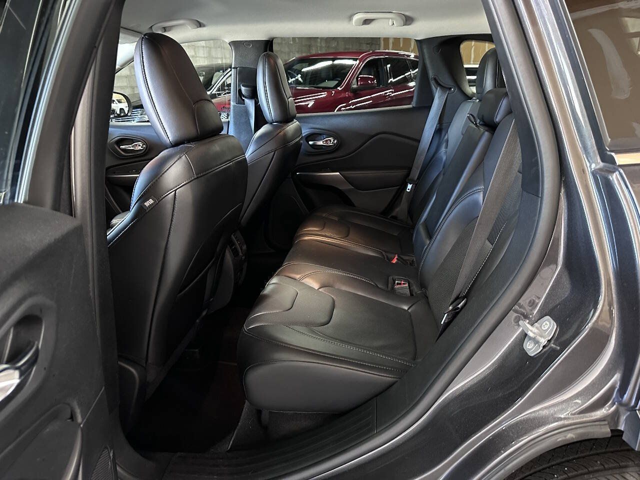 Used 2020 Jeep Cherokee Limited AWD/4WD image 7