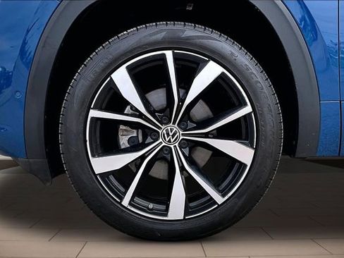 Used 2025 Volkswagen Atlas SEL Premium R-Line AWD/4WD image 9