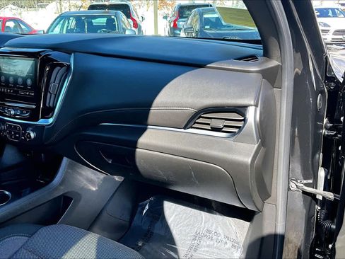 Used 2023 Chevrolet Traverse LT image 18