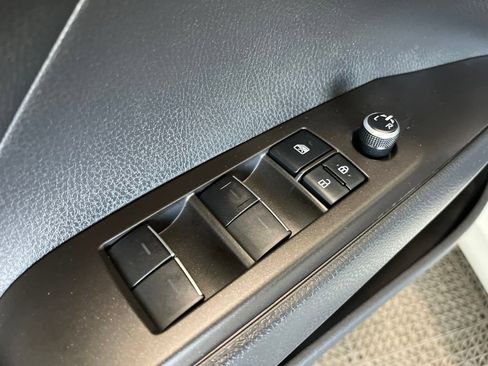 Used 2021 Toyota Camry XLE FWD image 4