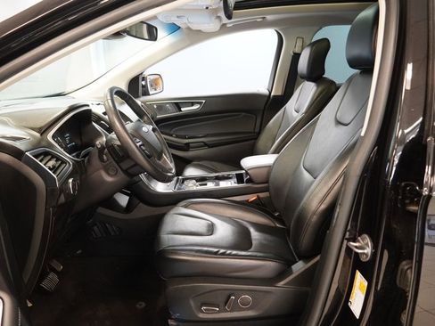 Used 2019 Ford Edge Titanium w/ Cold Weather Package AWD/4WD image 6