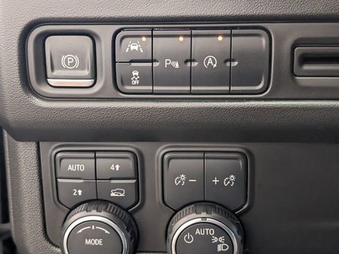 Used 2023 Chevrolet Suburban RST AWD/4WD image 25