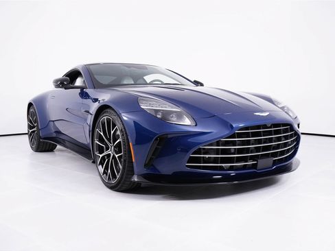 Used 2025 Aston Martin V8 Vantage Coupe RWD image 17