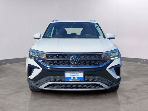 Certified 2023 Volkswagen Taos SE w/ Panoramic Sunroof Package AWD/4WD image 2