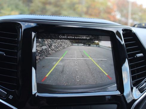 Used 2019 Jeep Cherokee Limited image 33