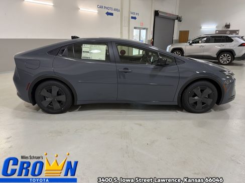 New 2026 Toyota Prius SE image 9