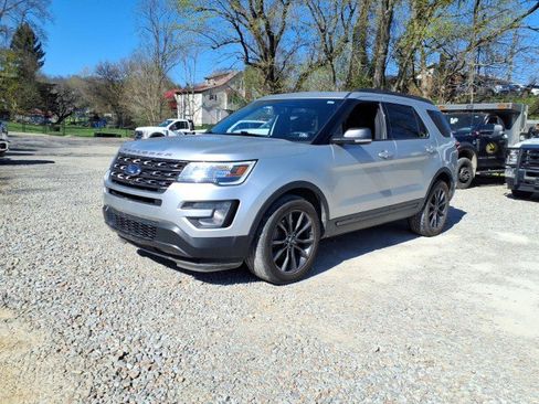 Used 2017 Ford Explorer XLT w/ Equipment Group 202A AWD/4WD image 1