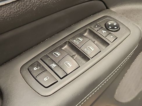 Used 2020 Jeep Grand Cherokee Overland AWD/4WD image 29