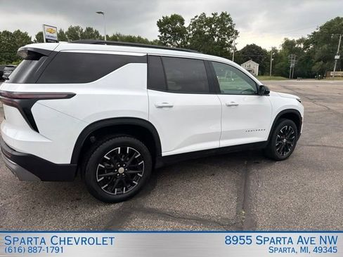Used 2025 Chevrolet Traverse LT w/ Sun and Wheel Package AWD/4WD image 3