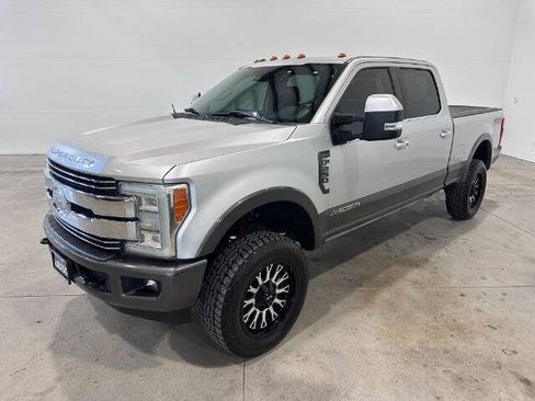 Used 2017 Ford F250 Lariat w/ Lariat Ultimate Package AWD/4WD image 2
