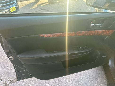 Used 2012 Subaru Outback 3.6R Limited w/ Popular Pkg 1B image 8