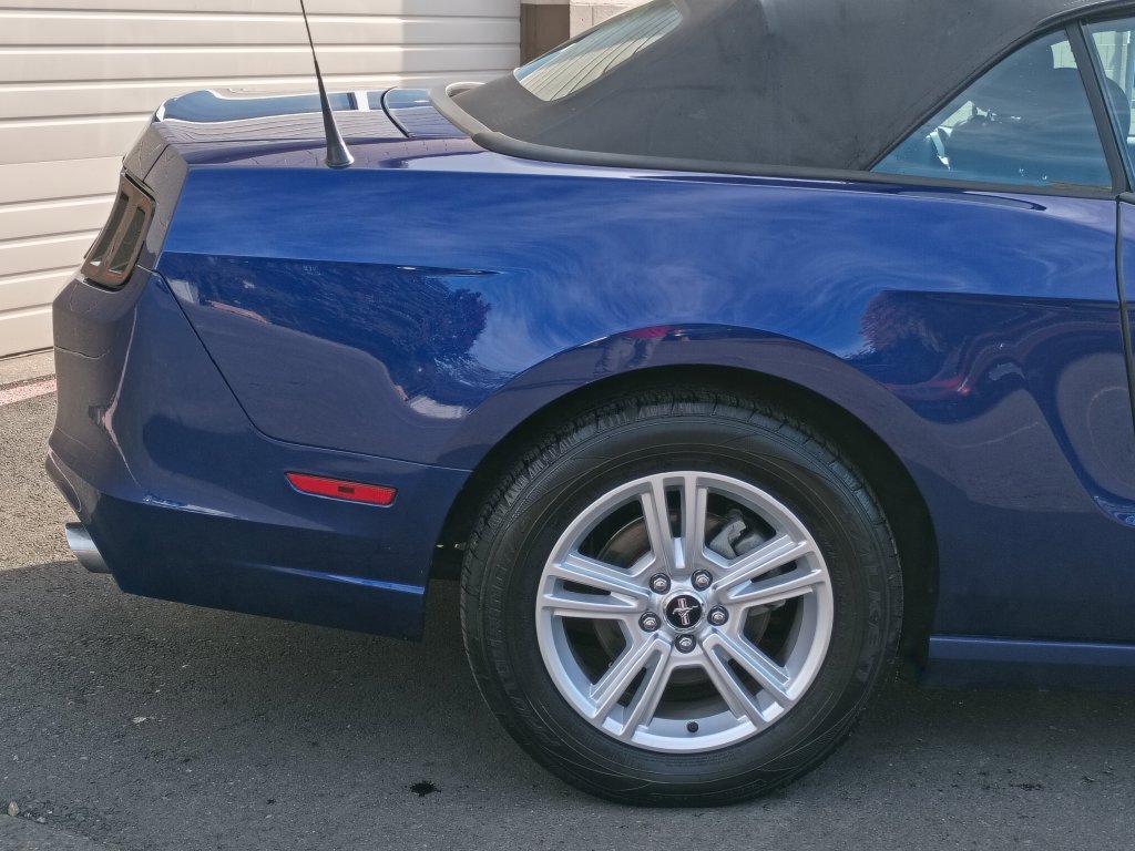 Used 2013 Ford Mustang Convertible RWD image 4