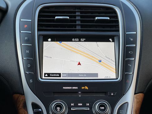 Used 2017 Lincoln MKX Reserve w/ Driver Assistance Package image 27