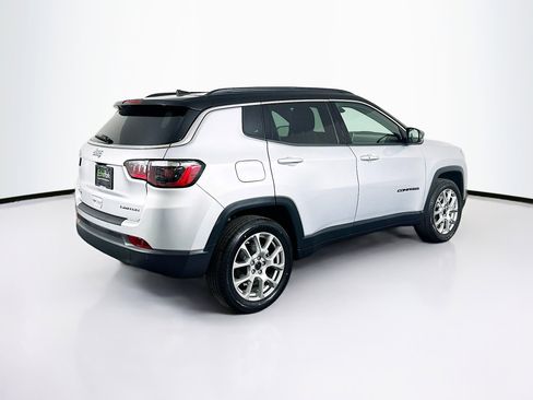 Used 2025 Jeep Compass Limited image 9