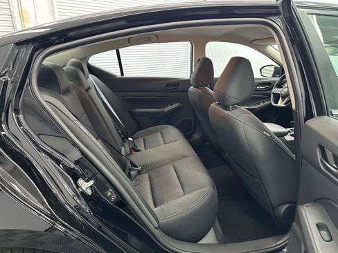 Used 2025 Nissan Altima 2.5 SV image 16