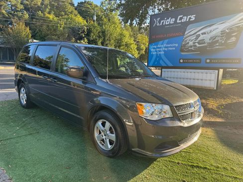 Used 2011 Dodge Grand Caravan Mainstreet w/ PWR Convenience Group image 2