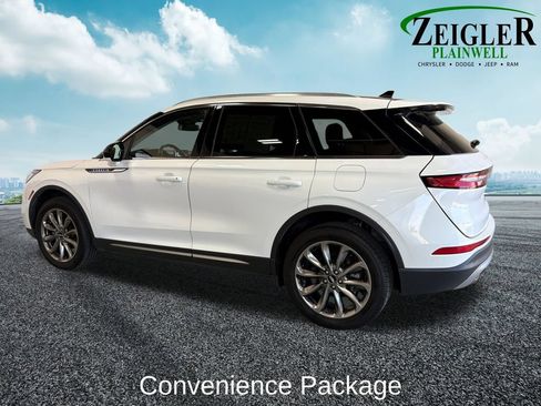 Used 2021 Lincoln Corsair AWD w/ Premium Package image 3