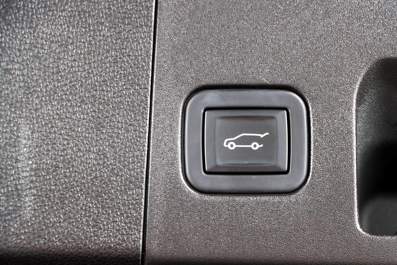 Used 2023 Cadillac XT4 Premium Luxury w/ Cold Weather Package FWD image 30