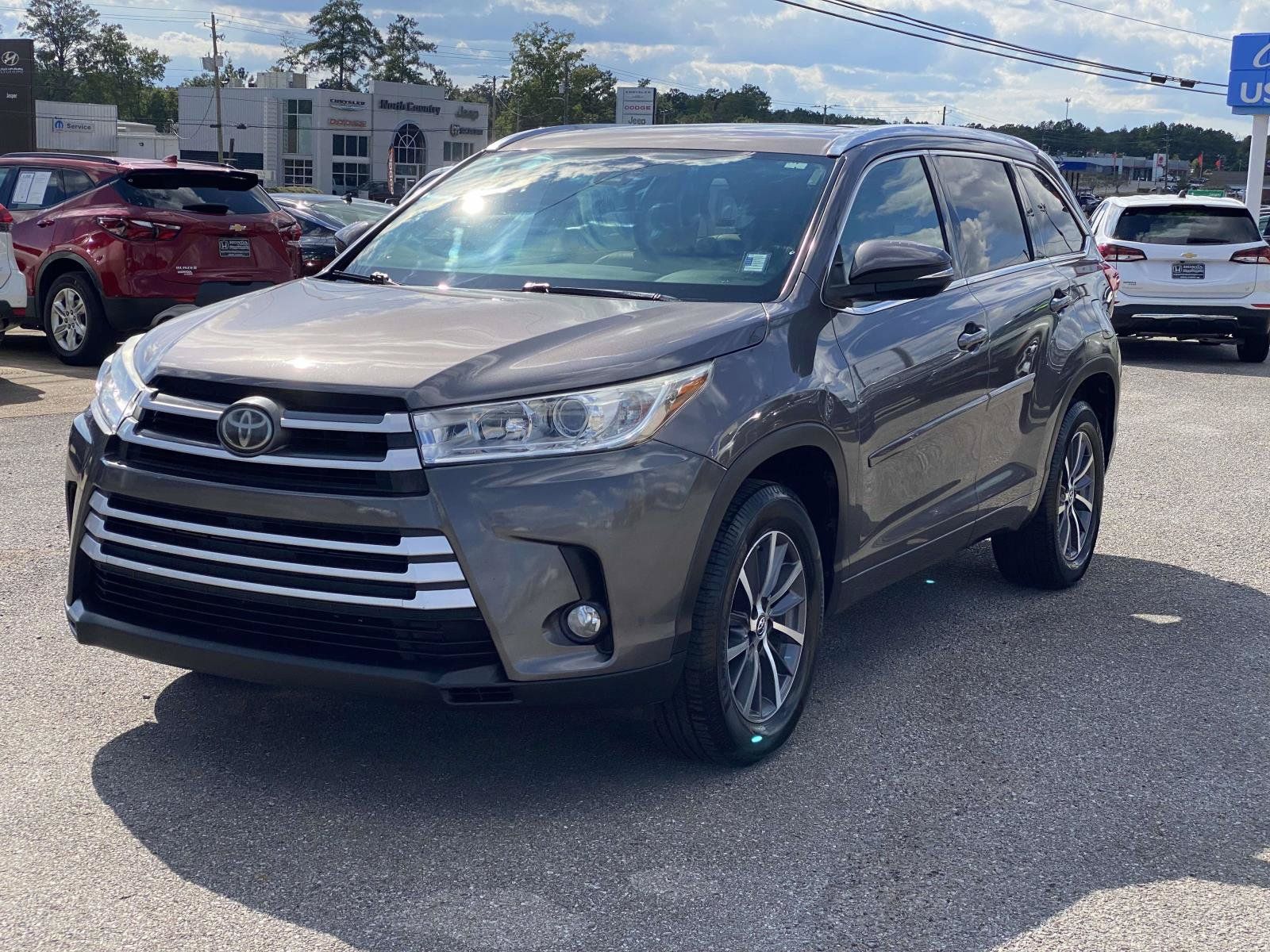 Used 2017 Toyota Highlander XLE FWD image 6