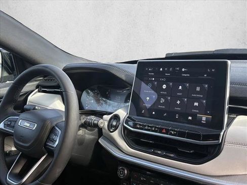 Used 2025 Jeep Compass Limited image 25