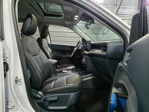 Used 2025 Ford Maverick Lobo image 16