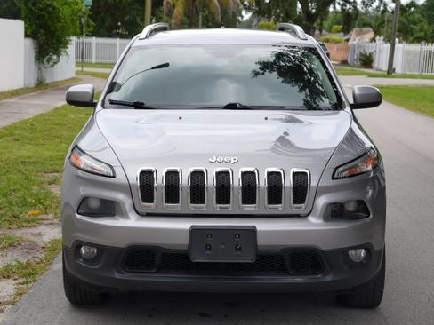 Used 2017 Jeep Cherokee Latitude AWD/4WD image 4