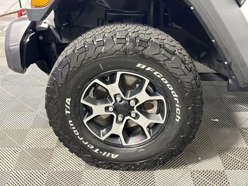 Used 2023 Jeep Wrangler Unlimited Rubicon w/ LED Lighting Group AWD/4WD image 12