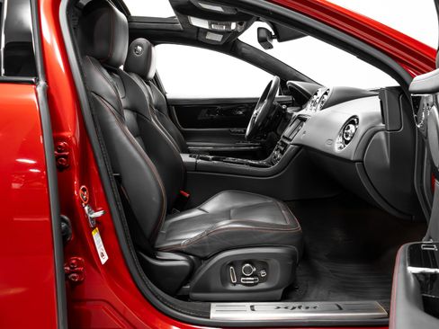 Used 2016 Jaguar XJ R image 20