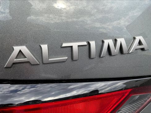 Used 2023 Nissan Altima 2.5 SR w/ SR Premium Package FWD image 27