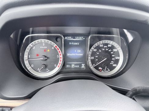 Used 2017 Nissan Titan SL image 11