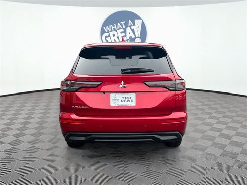 New 2025 Mitsubishi Outlander ES image 6