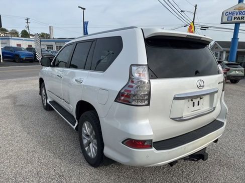Used 2019 Lexus GX 460 Premium w/ Premium Package image 3