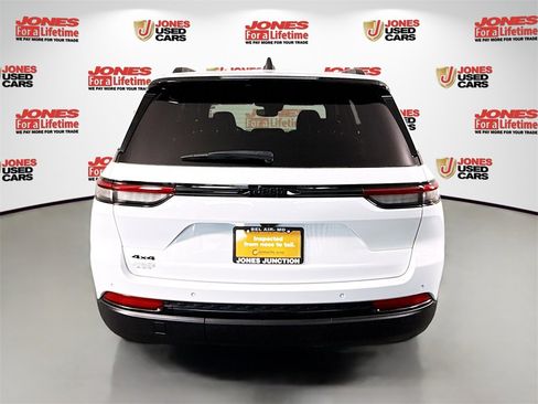 Used 2023 Jeep Grand Cherokee Altitude image 14