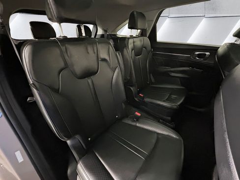 Used 2025 Kia Sorento SX image 16