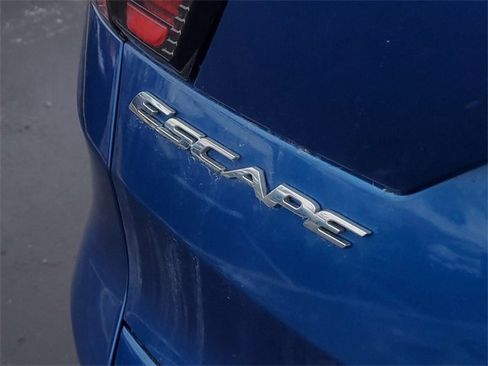 Certified 2018 Ford Escape SE w/ SE Sync 3 Package image 6