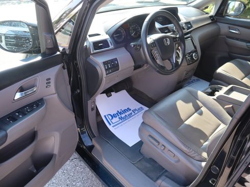 Used 2017 Honda Odyssey Touring Elite image 3