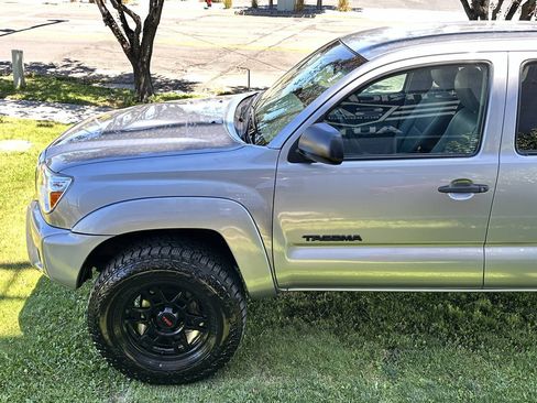 Used 2014 Toyota Tacoma 4x4 Double Cab w/ SR5 Package image 10