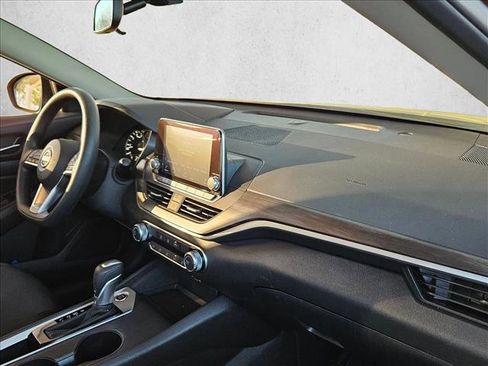 Used 2025 Nissan Altima 2.5 SV image 23